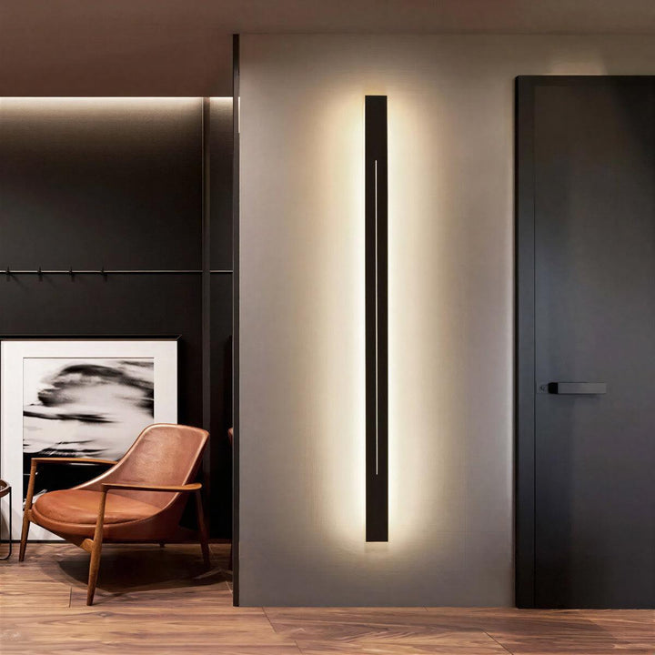 Vertical Wall Light Sconce With Minimalist Bar Design