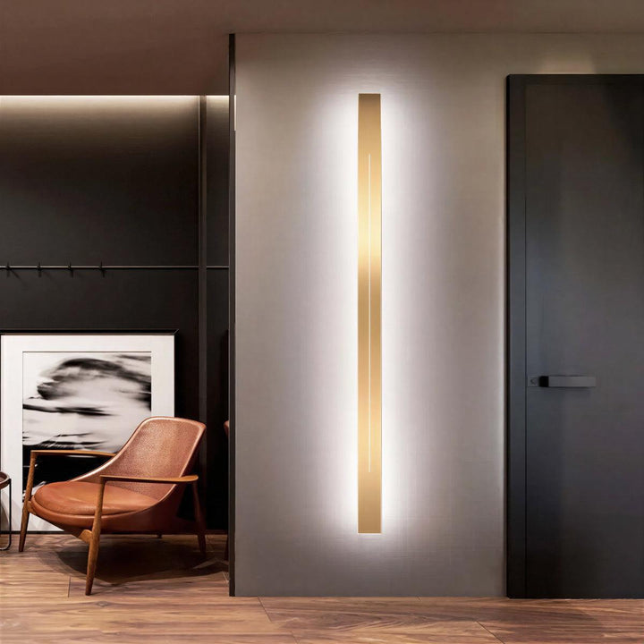 Vertical Wall Light Sconce With Minimalist Bar Design